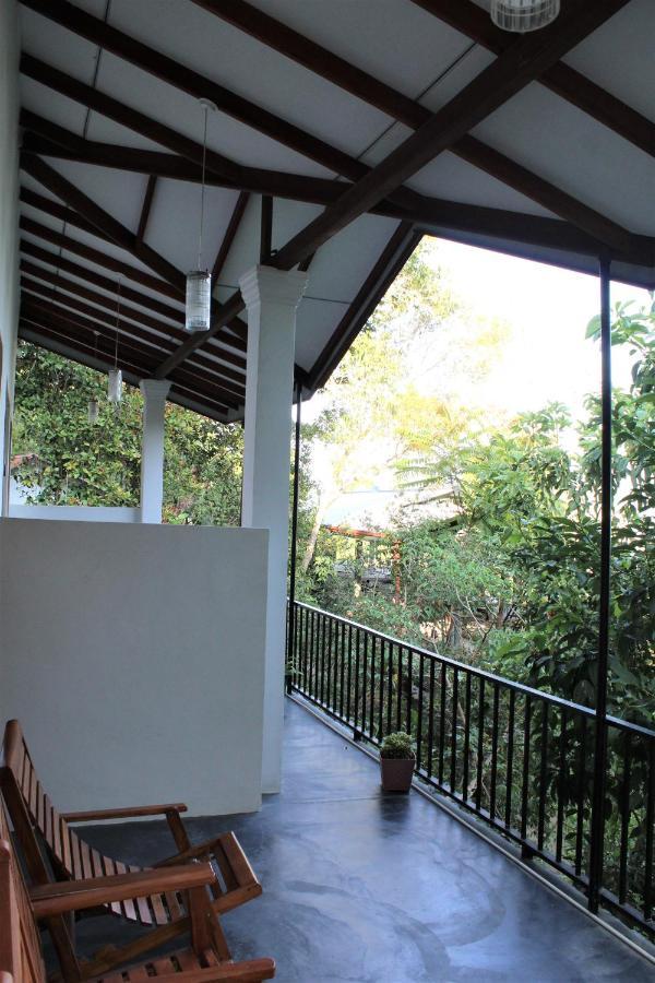 Amado Homestay Ella Buitenkant foto